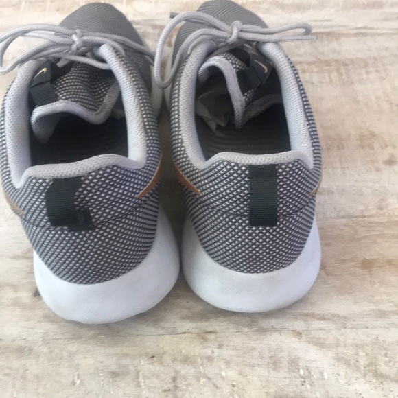 Nike Roshe One Running Shoe {Grey/Gold/White} 7.5 - Picture 6 of 8